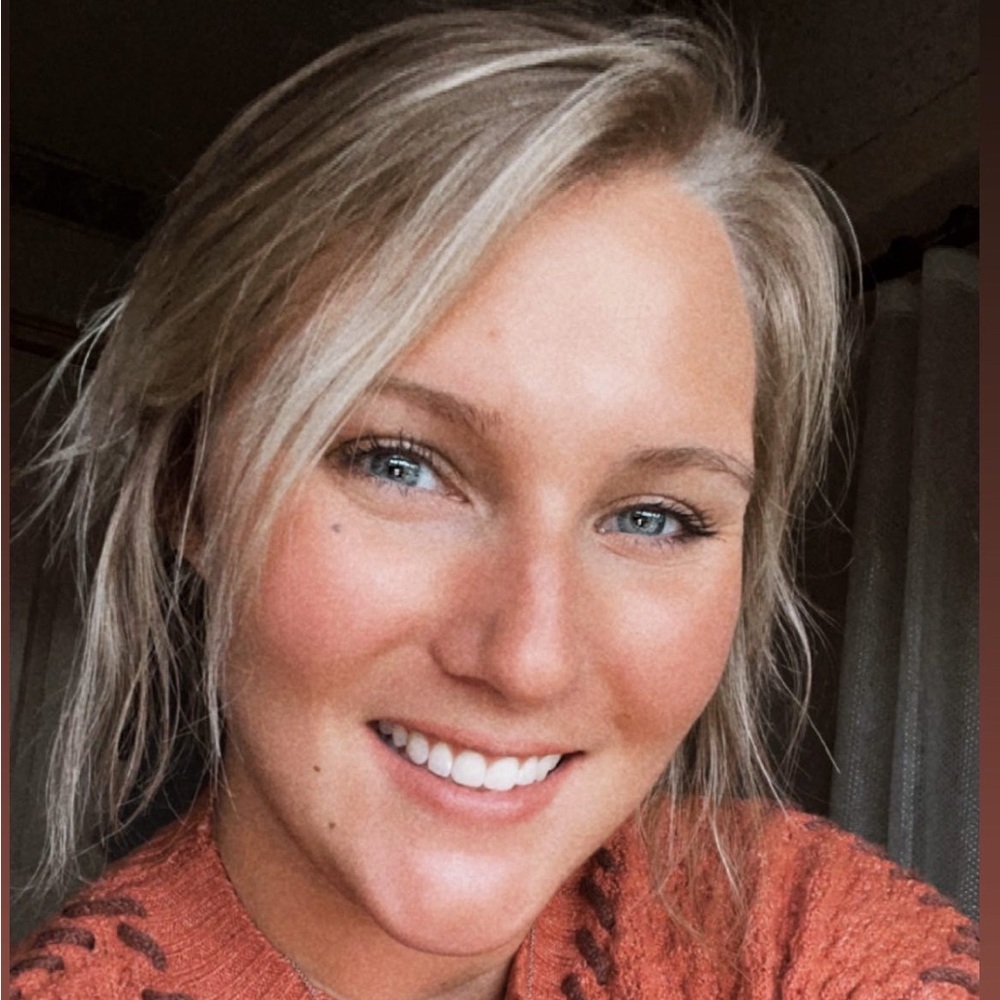 Meet your Posher, Alexis